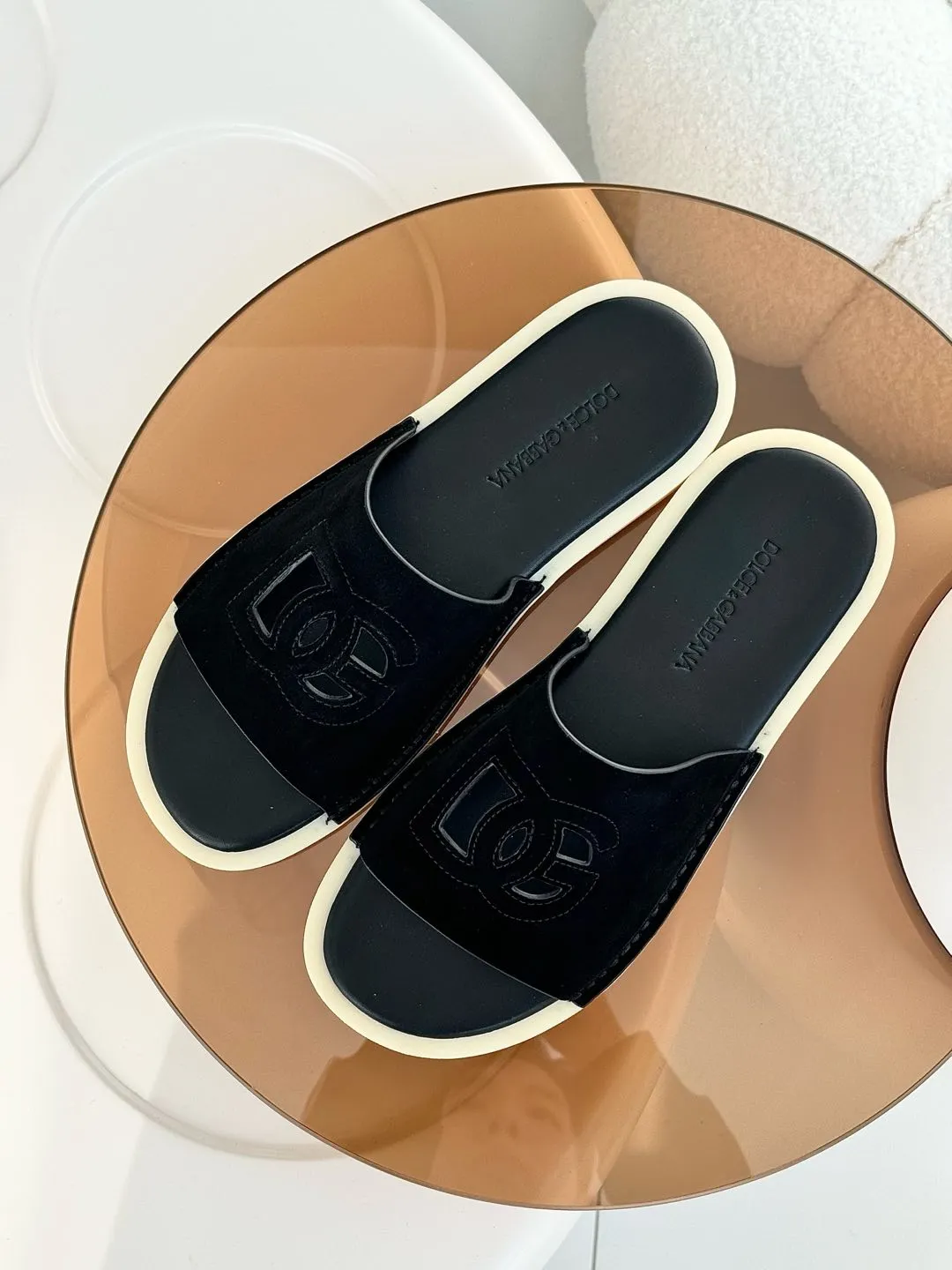 [DG*Dolce & Gabbana] P: 400💰 Size: 38-46 yards D&G/Dolce & Gabbana men’s DG hollow suede slippers FARFETCH original craftsmanship high-end quality